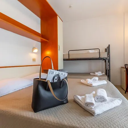 Luana Hotel 2*